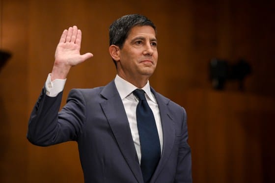kevin warsh sworn in